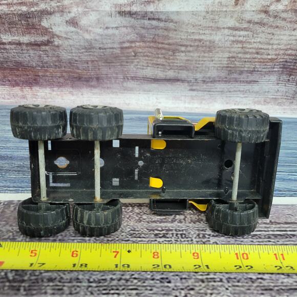 Vintage Nylint pressed steel/plastic day cab semi yellow/black - Picture 8 of 8